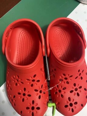 CROCS Classic Floral Cut Out Clog K in Red